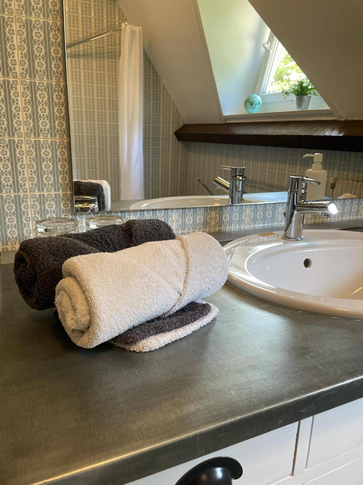 Chambres D'Hotes Le Relais Globe Trotteur Montaigu  Bagian luar foto
